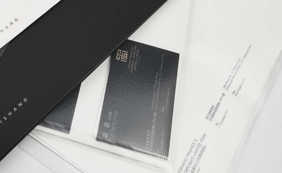 上海畫冊加急印刷，吉印通24小時護(hù)航您的品牌發(fā)布會！